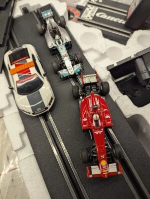 + Polizei Carrera GO!!! Rennbahn 1:43 Push'n Pass Set in OVP 3 Autos - Bild 1 von 4