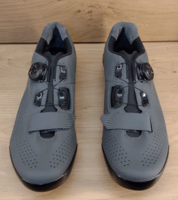 Zapato de ciclismo todoterreno Giant Charge Elite para hombre - gris/negro - talla 46 (reg. $300) Foto 1 de 4