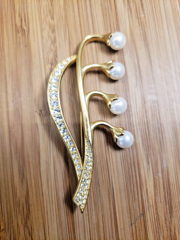 Broche Flor Cristal y Perla Lirio del Valle Firmado Swarovski Cisne Foto 1 de 4