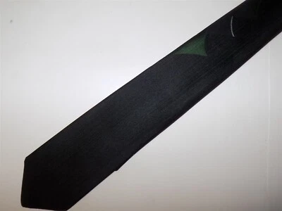 Corbata de seda negra y verde perenne CARSON PIRIE SCOTT 54" X 2 1/2" DELGADA Foto 1 de 2