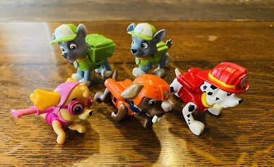 Lote de 5 brinquedos de bonecos colecionáveis da Patrulha Pata - Imagem 1 de 3