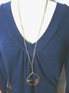 Vintage goldfarbene Halskette/Halsband/Kette mit ovalem Anhänger Faux Acryl Perlen #8 - Bild 1 von 8