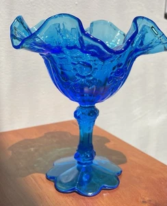 Fenton? Piatto composto porta caramelle vetro blu coloniale piedistallo increspato non marcato - Foto 1 di 8