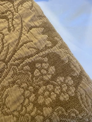 Almohada Peruvian Connection bronce marrón floral en relieve farsa europea 26 x 26 Foto 1 de 4