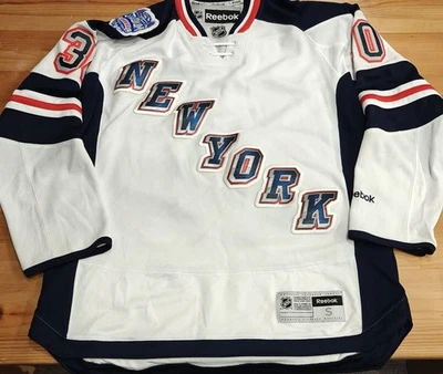 Camiseta deportiva de hockey New York Rangers 2014 Stadium Series Lundqvist Reebok pequeña NHL Foto 1 de 3