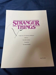David Harbour Signed Autographed Stranger Things Pilot Episode TV Script Cover - Picture 1 of 3