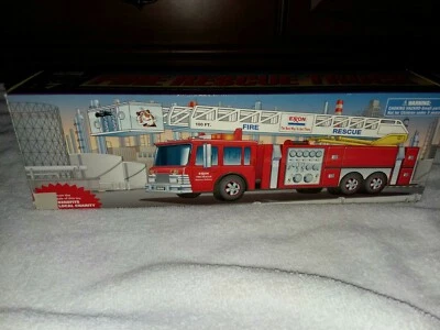EXXON 1998 Fire Rescue Truck  NEW Lights And Sound Operation extension ladder - Image 1 of 4