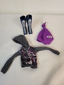 Spin Master LIV Real Life Girls Katie  Fashion  Hoody High Top  Shoes/Boots  Hat - Picture 1 of 7