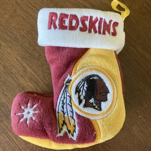 Mini adorno de medias de Navidad Washington Redskins ~ 4 pulgadas de peso ~ usado en excelente estado - Imagen 1 de 3