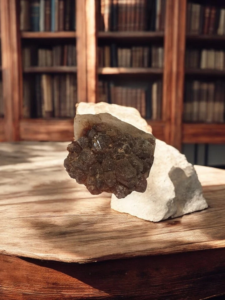 Ancienne pierre calcite brune vintage pour collection minéraux décoration rétro - Photo 1/1