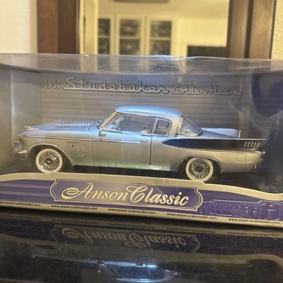 Vehículo Studebaker Golden Hawk 1957 plata colección Anson escala 1:18 NUEVO Foto 1 de 4