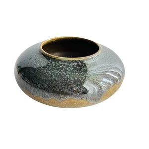 Studio Kunst Keramik kleine Vase mit Blume Frosch Blumengesteck Künstler signiert - Bild 1 von 9
