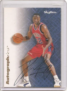 1996-97 Skybox Premium Autographics Theo Ratliff Pistons autógrafo - Imagen 1 de 2