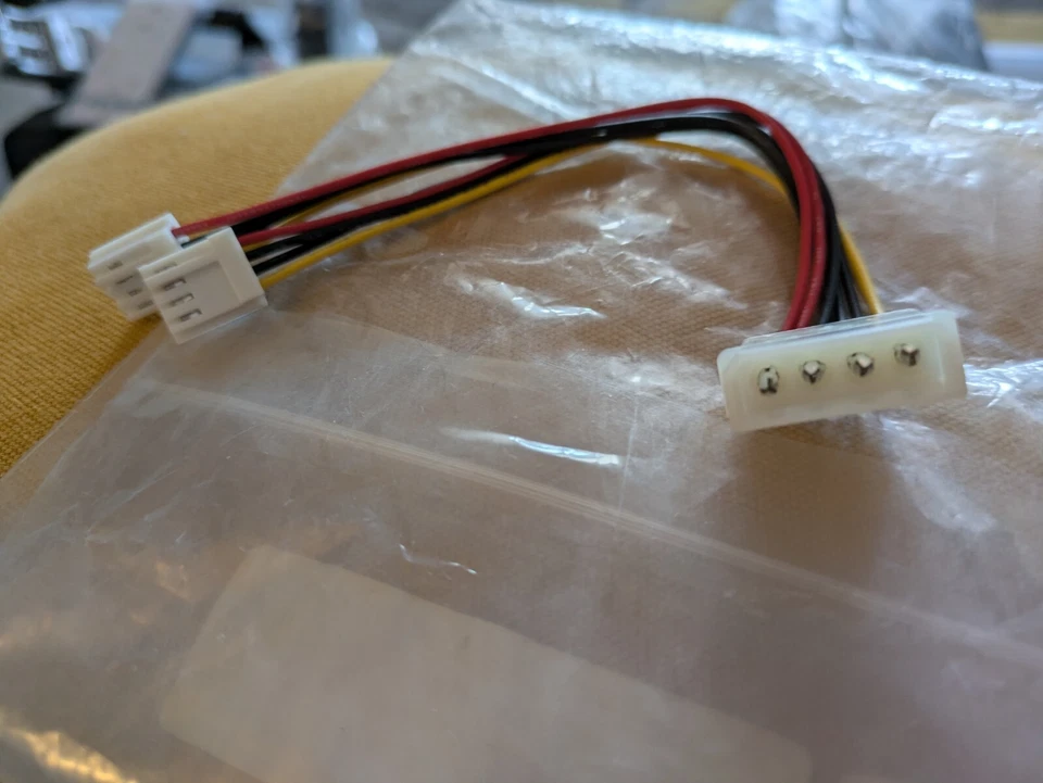 3.5.disk drive power cable - Image 1 of 1