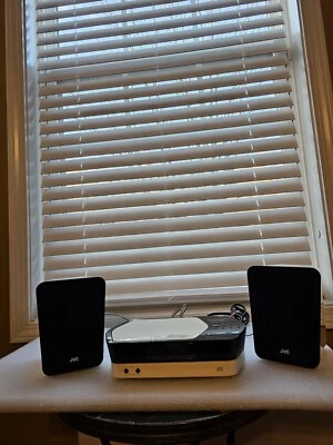 💥JVC CA-UXN1W Mini Estante Estéreo CD AM/FM AUX MP3 Reproducción con 2 Altavoces "Probado" Foto 1 de 4