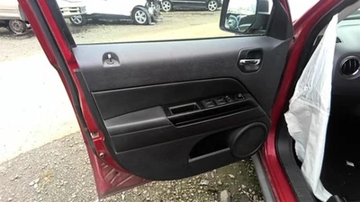 PATRIOT   2010 Front Door Trim Panel 31314490 Foto 1 de 4