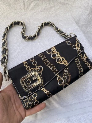 Mini bolso bandolera Guess glamoroso con correa de cadena dorada de cuero y seda - ¡BONITO!  Foto 1 de 4