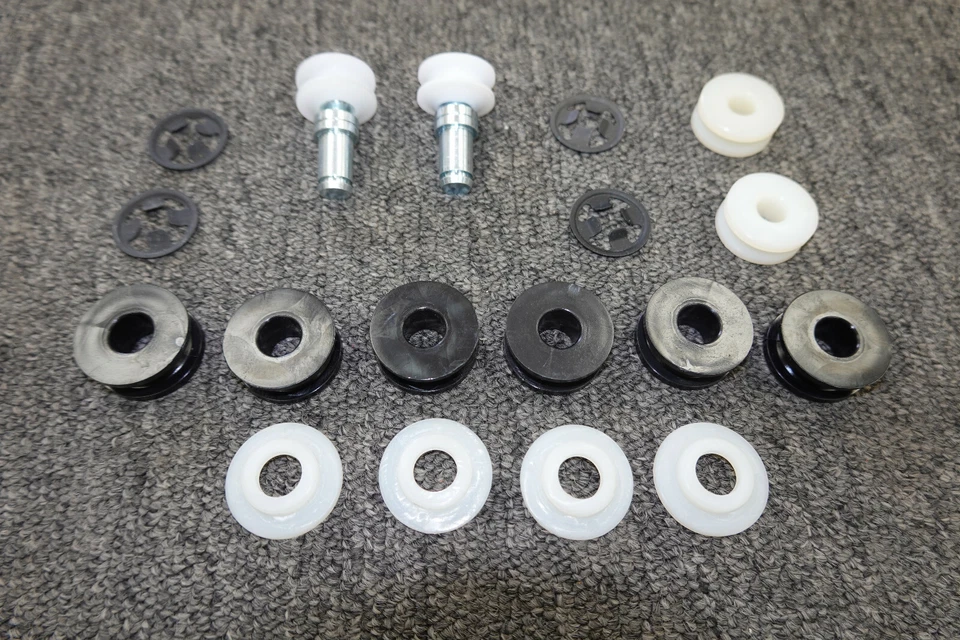 FOR MOPAR. A BODY REAR QUARTER WINDOW ROLLER KIT.  - Image 1 of 1