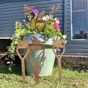 RUSTY METAL GARDEN DECORATIONS , ROBIN , MUM , DAD , FAIRY ,BLACKBIRD ON A SPADE - Picture 1 of 18