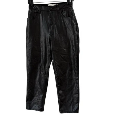 Pantalones de cuero vegano de tiro ultra alto rectos al tobillo Abercrombie para mujer 27 4s Foto 1 de 4