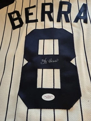 Majestuosa Jersey Yogi Berra Autógrafo Auténtico Estad J.s.a. Pegatina holograma Foto 1 de 4