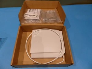 PCTEL 806-960 1710-2170MHZ PANEL ANTENNA WITH MOUNT BRACKETS - Picture 1 of 3