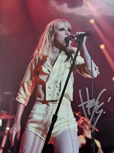 Hayley Williams / Sängerin Sexy Paramore Fishnets signed Autogramm 8x10 Foto COA - Bild 1 von 3