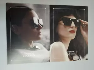 Alexander McQueen POSTER CONTROCARTOLINA DOPPIA FACCIA FEMMINILE DIMENSIONI 16,5 X 11,7 POLLICI - Foto 1 di 7