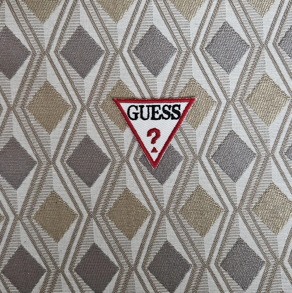 TOPPA PATCH Replica Guess Ricamata Termoadesiva o da Cucire 5X4 CM - Imagen 1 de 1