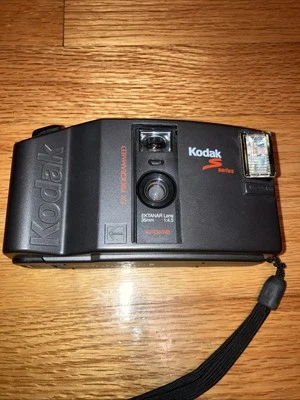 Kodak S300MD S Series Blck Autowind Point & Shoot Film Camera Flash Ektanar Vntg - Image 1 of 4