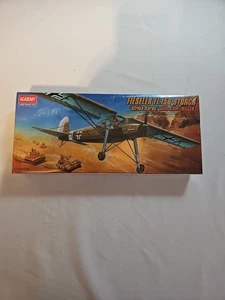 Academy Fieseler FI.156 Storch Afrika Korps con Kubelwagen 1:72 sellado de fábrica - Imagen 1 de 3