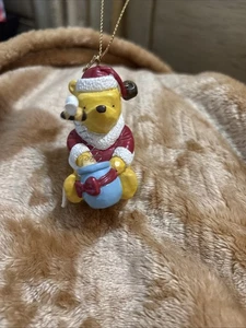 Disney Classic Winnie the Pooh Orso Babbo Natale Cappello Miele Vaso Natale 3" Ornamento   - Foto 1 di 6