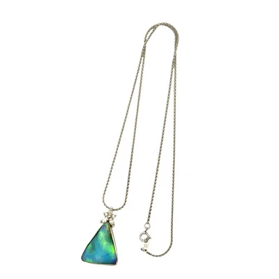 Collar de platino de diamantes de ópalo de roca de 10,76 quilates Foto 1 de 4