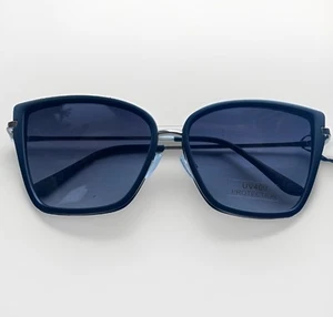 Sunglasses By Dazey Shades Cat-eye, model cat#3 Black frame and gold accents NWT - Picture 1 of 5