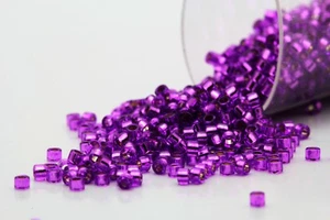 Miyuki Delicas 11/0 kleine Perlen silber gefüttert violett DB-1345 - Bild 1 von 2