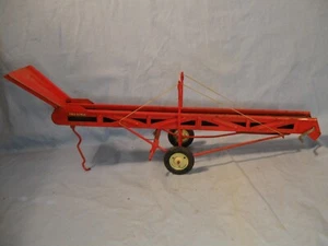 Vintage 60er Jahre Tru-Scale roter Ballenaufzug 1:16 funktioniert - Bild 1 von 15