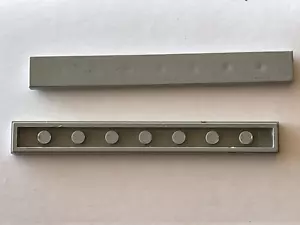 2 x LEGO Light Gray - Oldgray Tile 1x8 Ref 4162 / 6286 6991 7190 4532 4539 7191 - Picture 1 of 1