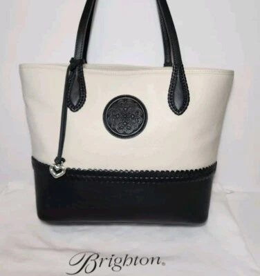 BOLSO DE MANO DE HOMBRO BRIGHTON FERRARA NEGRO BLANCO FLAVIA MEDALLÓN EXPOC $460 Foto 1 de 4
