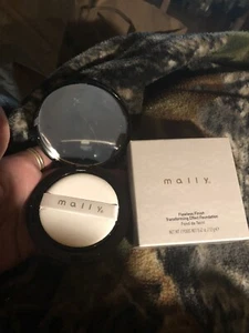 MALLY Flawless Finish Transforming Effect Foundation Rich 0.42oz New In Box - Picture 1 of 1