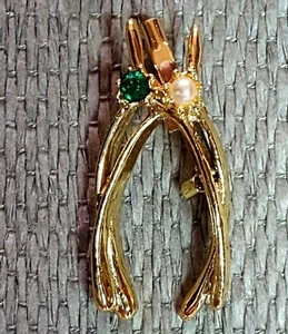 Jerrys Gold Tone Wishbone Brooch pearl bead May rhinestone emerald s32pb26bx1-22 - Picture 1 of 3