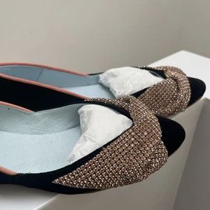 De Flores Y Floreros Flats, Size 37, Black Velvet Flats, Pink Suede Trim - Picture 1 of 24