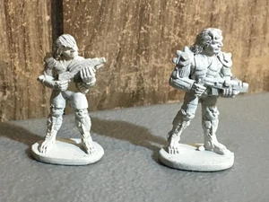 A32075 GRANATIERE METALLO MINIATURE SCONOSCIUTO FANTASCIENZA SOLDATO RIBELLE CANNONIERE 2 PK - Foto 1 di 6