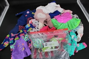 Lotto di vestiti per bambola 18" 26 pezzi - Foto 1 di 12