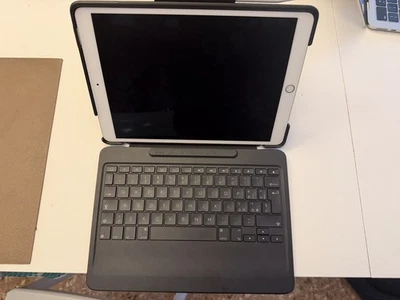 Apple ipad pro 10.5 256 Giga MPHJ2TY/A  Tastiera Logitech Ed Apple Pencil 1 - Immagine 1 di 4