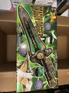 BANDAI MIGHTY MORPHIN POWER RANGERS - GREEN RANGER LEGACY DRAGON DAG (MVP032461) - Bild 1 von 6