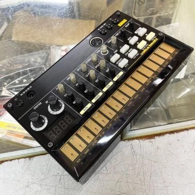 Korg Volca Beats Analog Rhythm Drum Machine available Used Black Japan  - Image 1 of 3