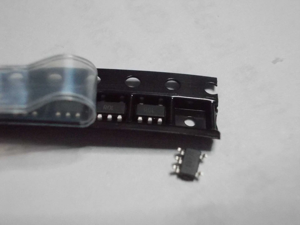 Schaltkreise  Spannungsreferenz ADR365  ADR365AUJZ   SOT23-5   2 Stück - Bild 1 von 3