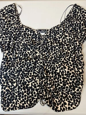 H&M Blanco y Negro Manga Corta Elástico Espalda Recortada Escote Corazón Talla XXL Foto 1 de 4