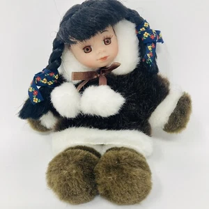 Eskimo Mädchen Puppe Polarkreis Ankerplatz Alaska Plüsch authentisch mit Mantel 12 Zoll - Bild 1 von 5