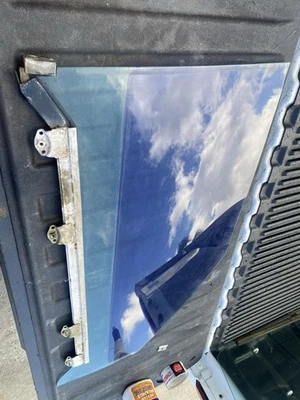 1972 - 89 Mercedes Benz R107 450SL 380SL 560SL RH porta vidro original do fabricante - Imagem 1 de 3